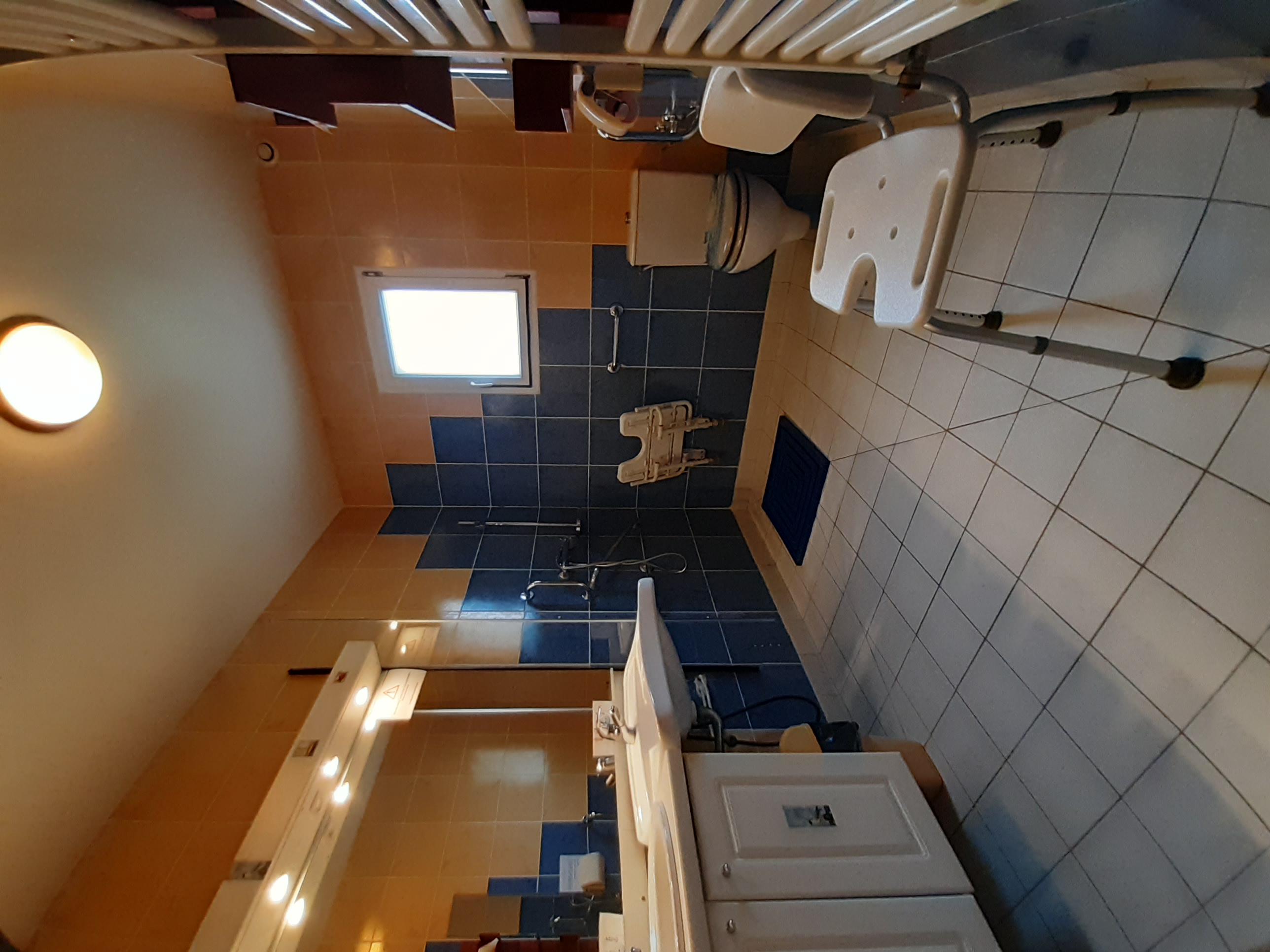 Salle d'eau accessible pmr