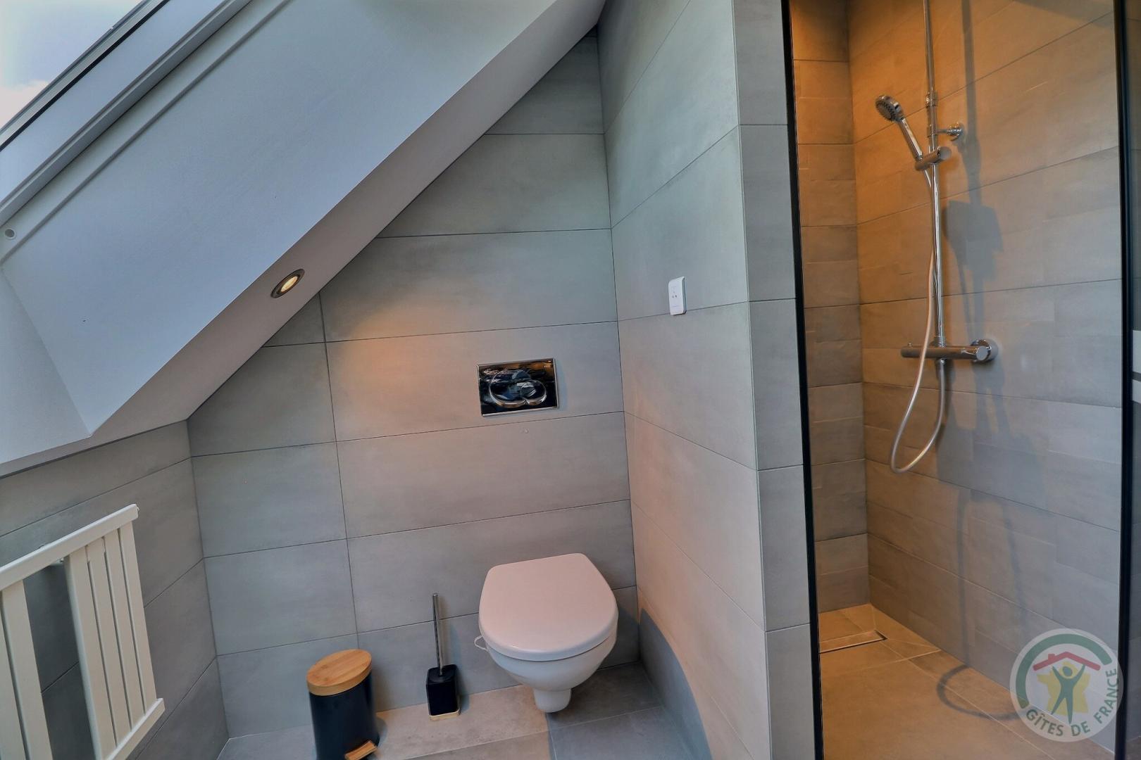 Salle d'eau de l'étage (seconde vue)