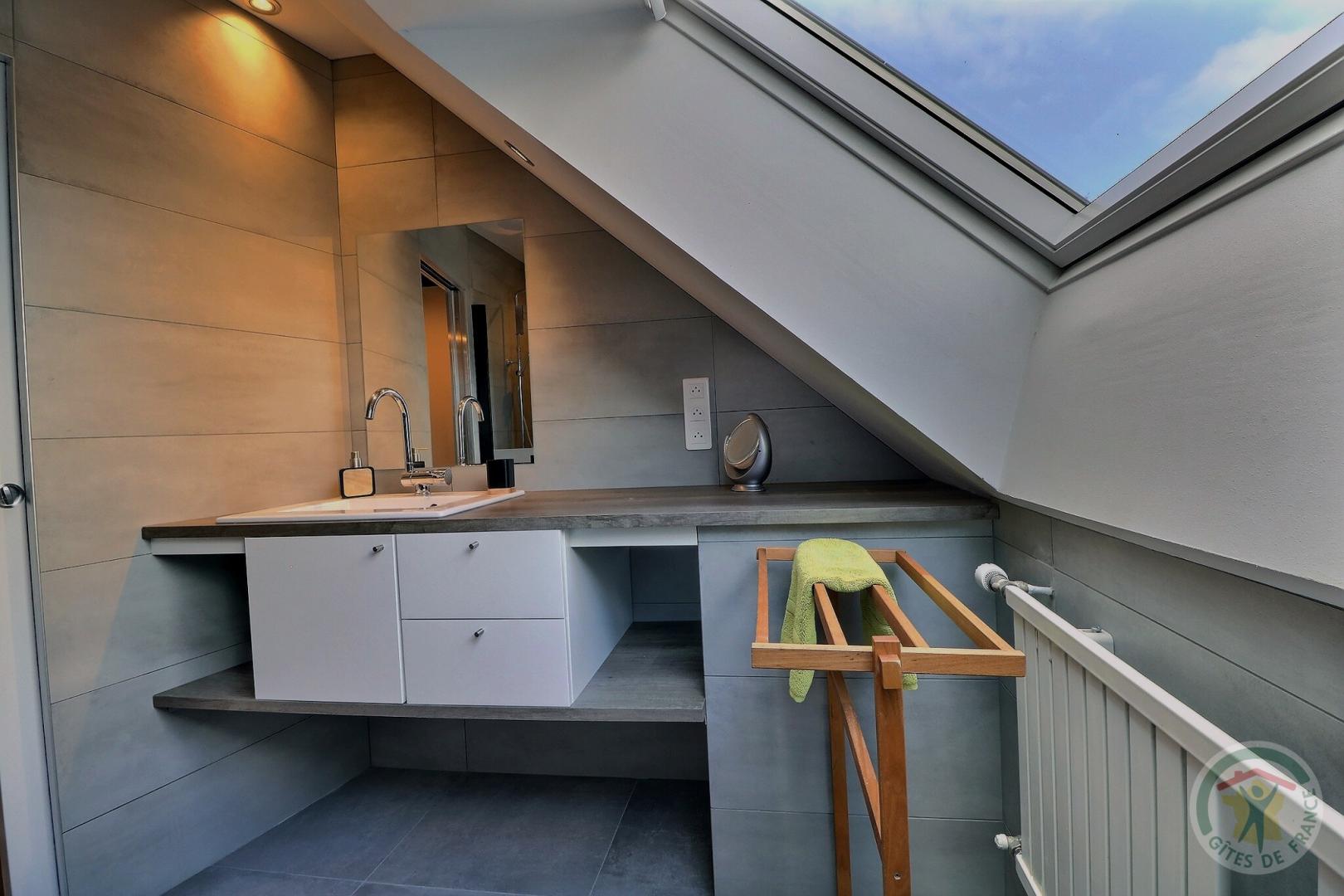 Salle d'eau de l'étage